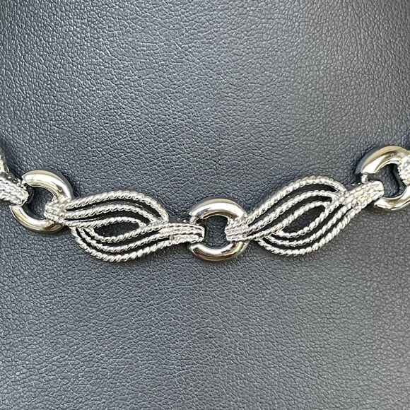 Vintage Unsigned TRIFARI Silver Tone Textured Link 16" Necklace Adjustable - Picture 2 of 5